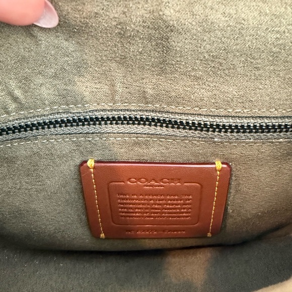 Coach Willow Saddle Bag Green with Gunmetal Hardware and Two Straps - Picture 4 of 6